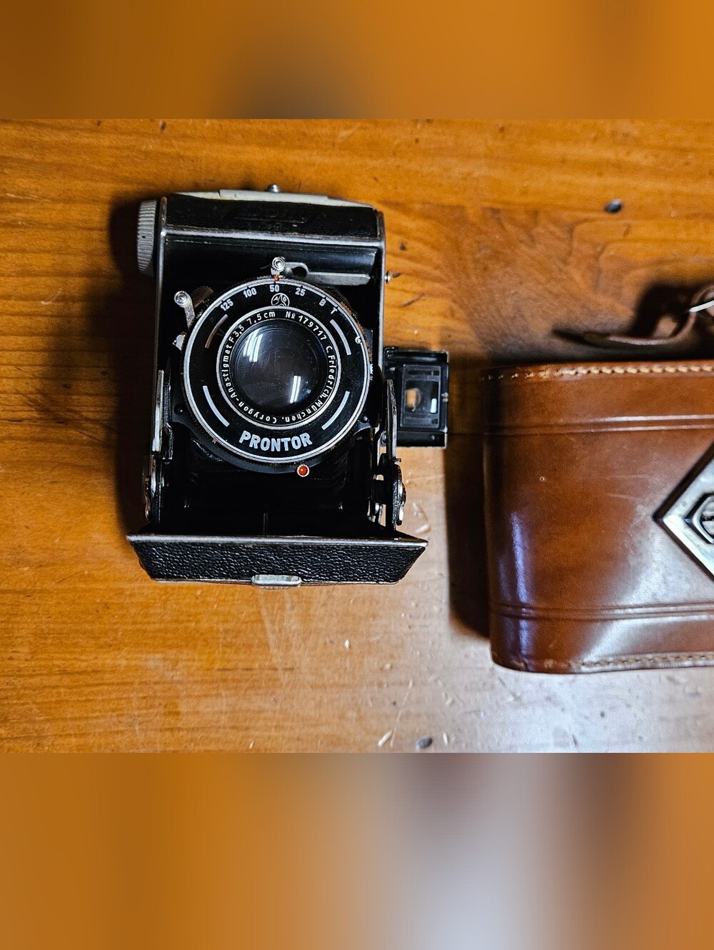 Vintage Zeiss Ikon Ikonta 521 with Prontor Shutter - Black